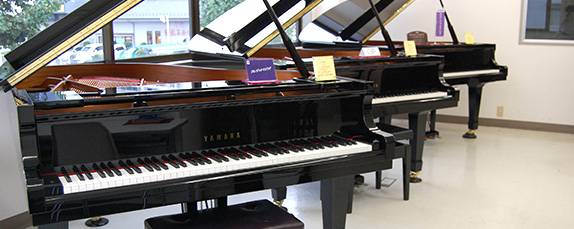 中古ピアノ常時40台以上展示